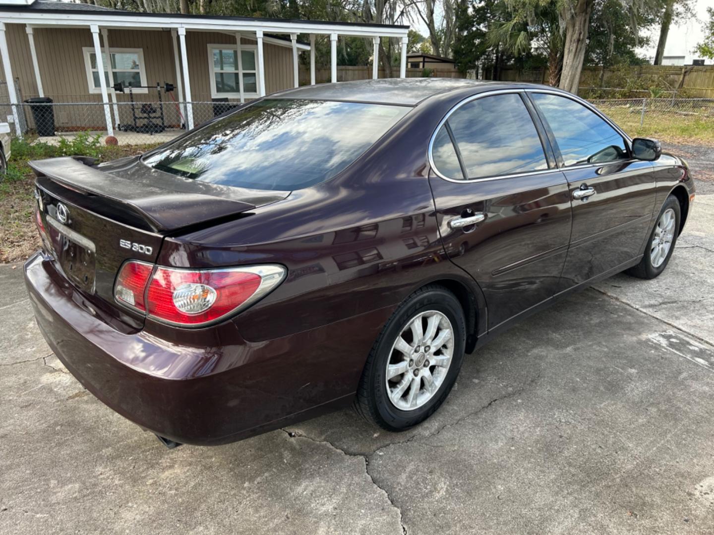 2002 Lexus ES 300 (JTHBF30G020) , located at 1758 Cassat Ave., Jacksonville, FL, 32210, (904) 384-2799, 30.286720, -81.730652 - $3500.00 CASH 2002 LEXUS ES300 MODEL ONLY 196,607 MILES LEATHER ALLOYS SUNROOF SPOILER REMOTE KEYLESS ENTRY RUNS AND DRIVES GREAT 4-DOOR AUTOMATIC TRANSMISSION ICE-COLD AIR-CONDITIONING CALL US NOW @ 904-384-2799 - Photo#3